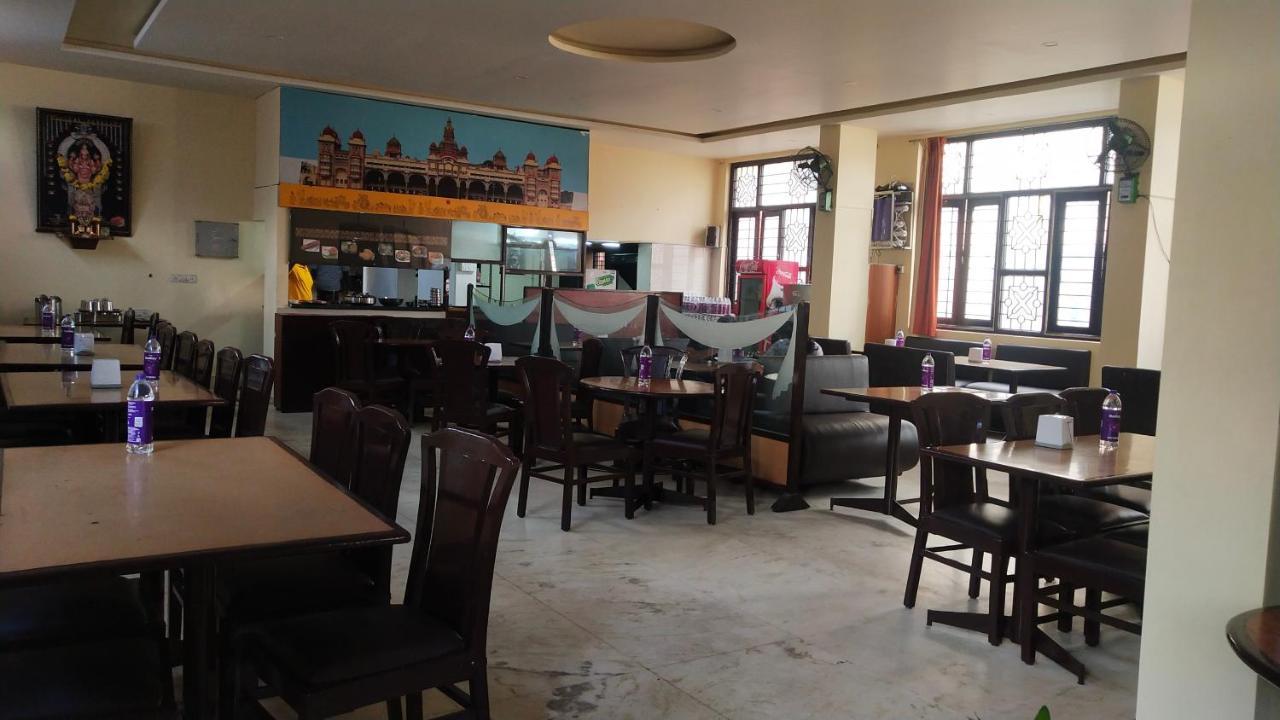 Hotel Vyshak International Mysore Εξωτερικό φωτογραφία